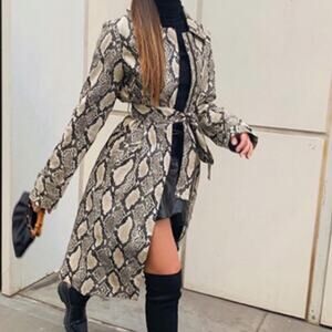 NWT Choosy Elizabeth Faux Snakeskin Coat Belted Women's Sizes M